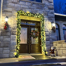 Installing-breathtaking-Christmas-lights-in-Mirabel-Leave-it-to-the-pros 4